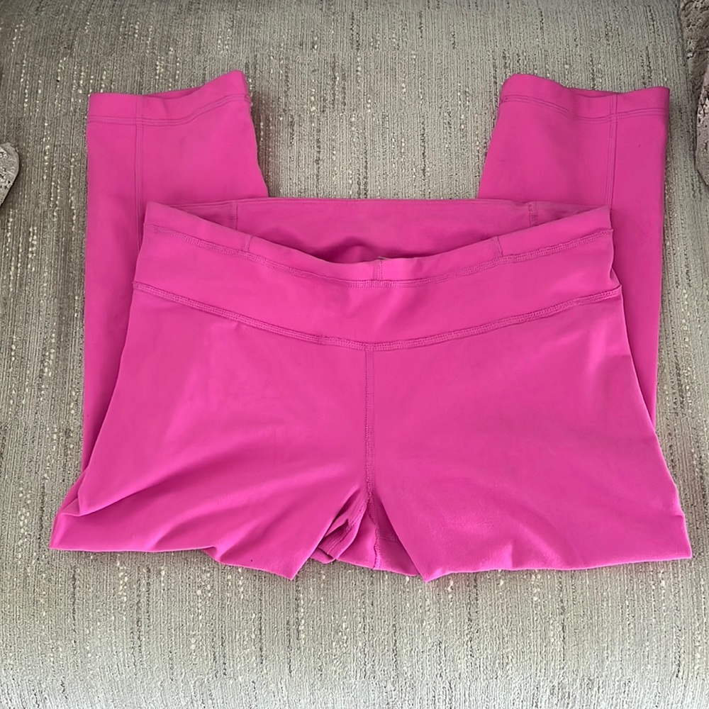 Hot pink under armour cropped leggings